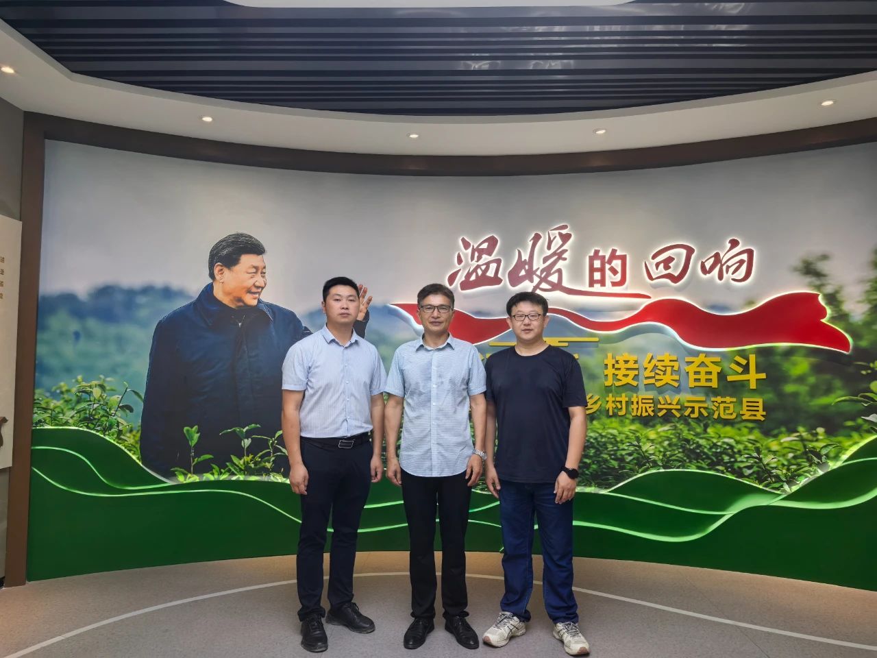 acba0cb670818bd2ea7960bb76943cf7.jpg